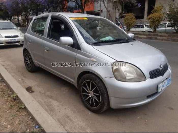 Toyota vitz 2001 года